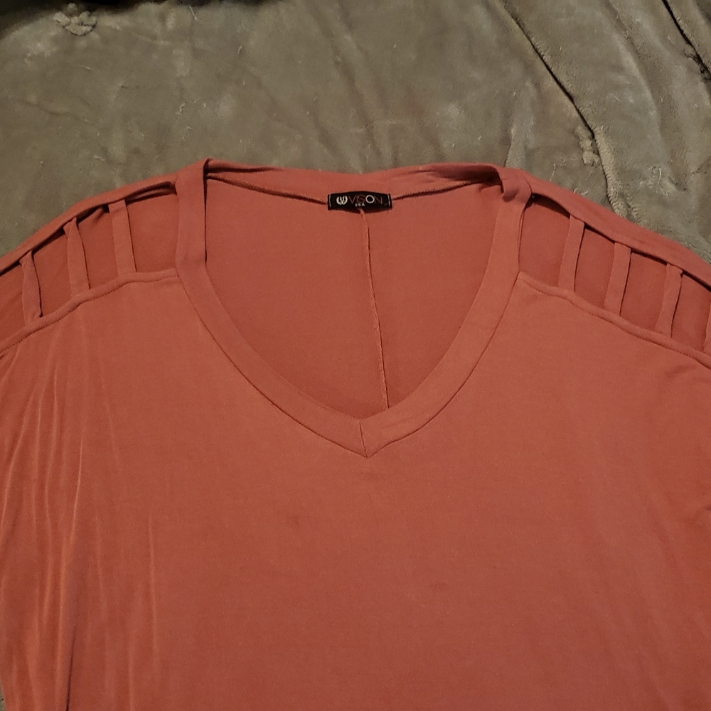 Cold shoulder V-neck - Picture 2 of 3